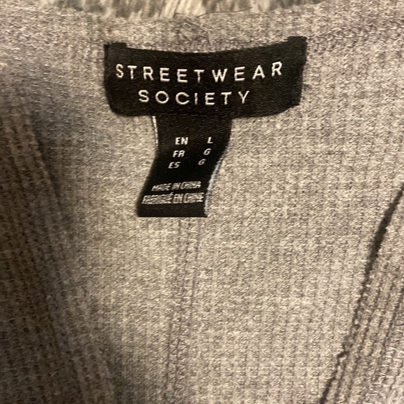 light grey crop top - Picture 2 of 3